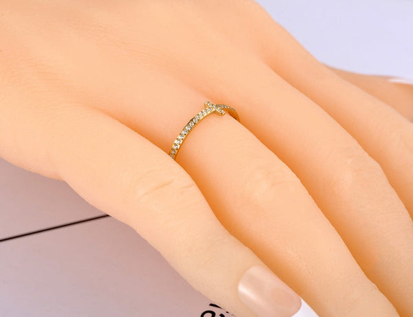 Anillo cruz piedritas